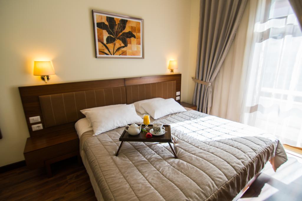 Boutique Hotel Kotoni Тирана Екстер'єр фото